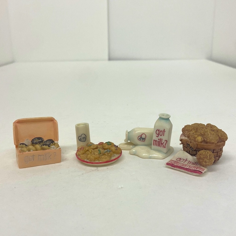 Enesco Original 4 Piece “Got Milk?” Accessories